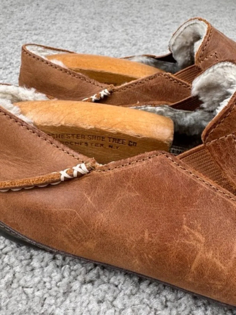 OluKai Moloa Men's Nubuck Leather Slippers with Genuine Shearling Lining Size 8